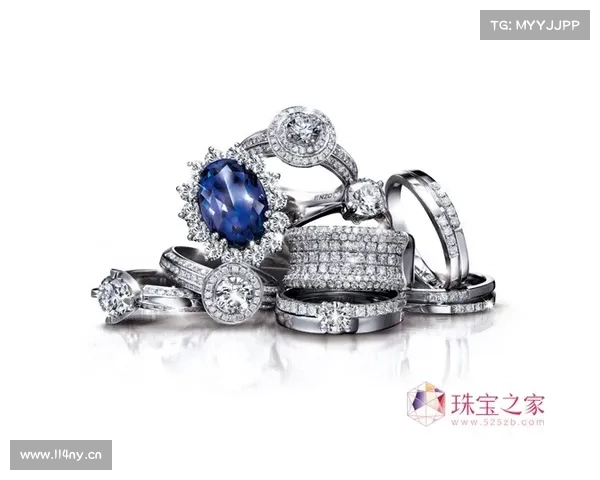 “不值钱”的海蓝宝石,女王却超爱,王冠搭配全套首饰,戴出天价 “不值钱”的海蓝宝石,女王却超爱,王冠搭配全套首饰,戴出天价