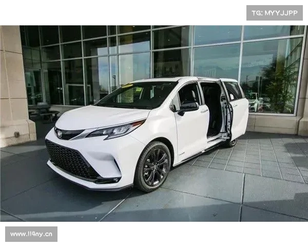 丰田塞纳实车亮相港口,配置单曝光,2.5混动+四驱,真帅气 丰田塞纳实车亮相港口,配置单曝光,2.5混动+四驱,真帅气