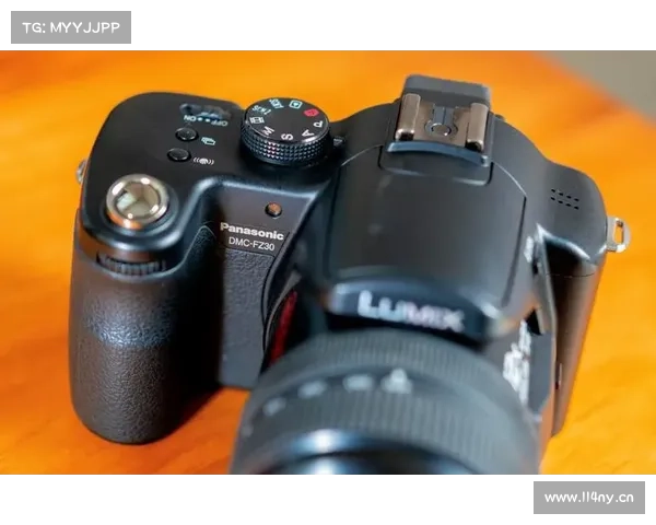 便携长焦新选择 松下即将发布FZ300 便携长焦新选择 松下即将发布FZ300